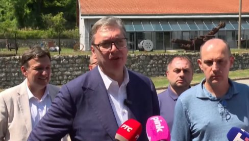 OVO ĆE DA SPASAVA ŽIVOTE: Vučić sa narodom kod mobilne ambulante u Senjskom rudniku