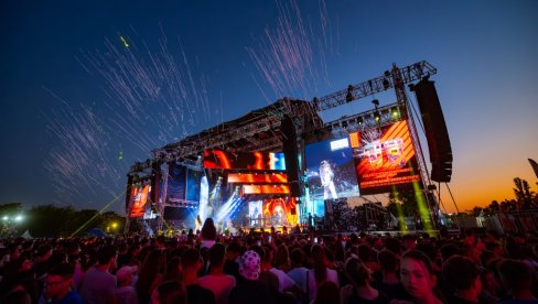 CECINA „KUKAVICA“, ORILA SE UŠĆEM, 2SOMA DEBITOVAO U VELIKOM STILU: Drugo veče Belgrade Music Week donelo poljubac na bini