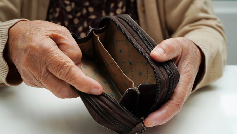 ISPLATA PENZIJA RANIJE: Kako penzioneri mogu podići novac kada im je hitno potreban - Usluga "Penzija unapred"