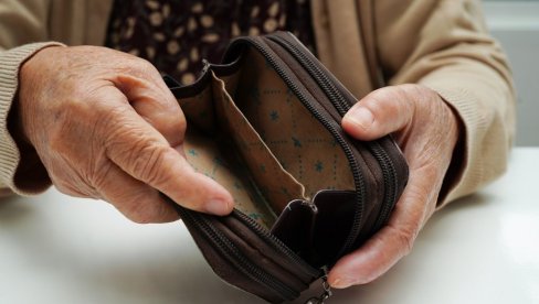 ISPLATA PENZIJA RANIJE: Kako penzioneri mogu podići novac kada im je hitno potreban - Usluga Penzija unapred