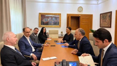 ВАЖАН САСТАНАК: Премијер Мацут разговарао са представницима Директората цивилног ваздухопловства Србије (ФОТО)