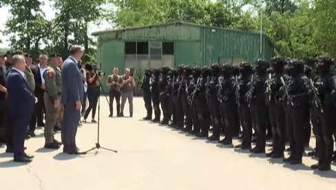 MORAMO DA MOTIVIŠEMO LJUDE Vučić u Lipovici: Žandarmerija radi najteži posao - to mora da se plati