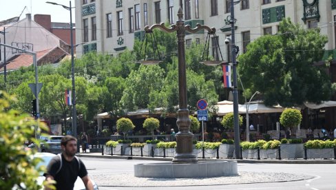 NOVI SIMBOL BEOGRADA: Šapić postavio vagu na Terazije (FOTO)
