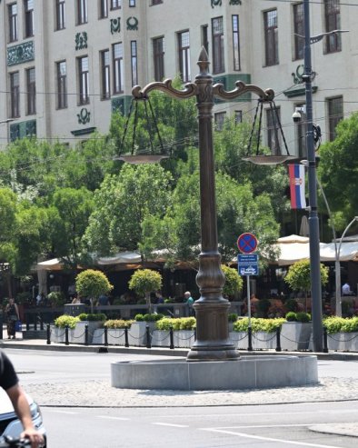 NOVI SIMBOL BEOGRADA: Šapić postavio vagu na Terazije (FOTO)