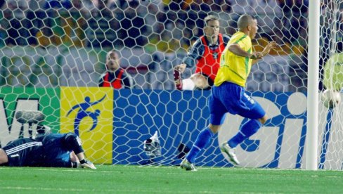 МУНДИЈАЛСКИ ВРЕМЕПЛОВ - НА ДАНАШЊИ ДАН: Незаборавно финале 2002, Бекамов (не)заслужени црвени, Ивковић брани пенал Марадони... (ФОТО/ВИДЕО)