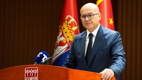 GAZE PO SOPSTVENOJ TRADICIJI ZARAD JEFTINIH POENA Lider SNS Vučević najoštrije osudio skandaloznu izjavu Bakića o Vladiki Nikolaju