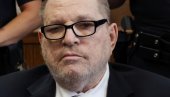 ХАРВИ ВАЈНСТИН ИЗ ЗАТВОРА ХИТНО ПРЕБАЧЕН У БОЛНИЦУ: Осрамоћеном холивудском моћнику осуђеном за силовања стање све горе