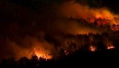 ГОРИ ПРЕКО 800 ХЕКТАРА ПОВРШИНЕ: Огромна ватрена буктиња гута све пред собом (ВИДЕО)
