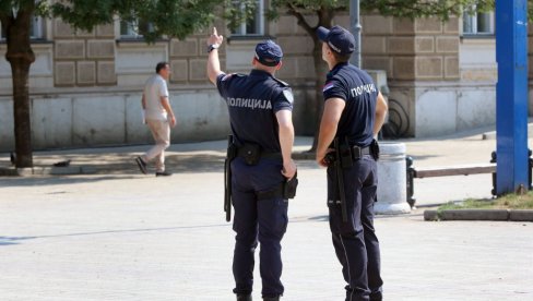 RUSKINJA SUROVO NAPADNUTA NA VOŽDOVCU: Devojčice (15) je oborile, tukle i otele ranac, a onda je usledio obrt