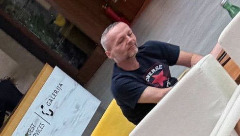 OLENIK DOKAZUJE DA JE NAJVERNIJI VUČIĆEV FAN: Kako je poznati „buntovnik“ ponovo uhvaćen u srcu Galerije u Beogradu na vodi