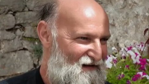 U CRKVI BEZ IJEDNOG PROZORA SAMUJE MONAH JOVAN: Već 16 godina, okružen morem, živi potpuno sam - društvo mu prave samo dva galeba