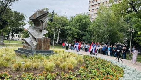NIŠ ODAO POČAST HEROJIMA: Obeležene godišnjice antifašističkog ustanka i pobede nad nacizmom