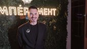 МУШКАРЦИ ВОЛЕ ДА ИЗГЛЕДАЈУ ДОБРО, САМО О ТОМЕ НЕ ПРИЧАЈУ: Бојан Бјелић отворено о естради, изгледу и повратку пред публику (ФОТО)