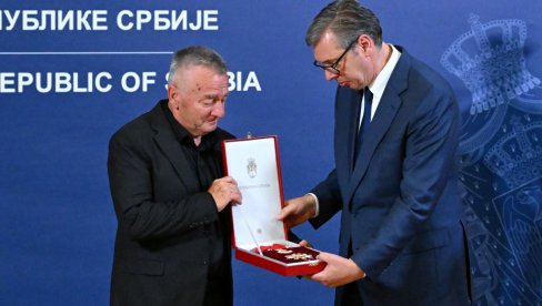 ЧАСТ ЗА ХЕРОЈА СРБИЈЕ: Вучић уручио Орден Карађорђеве звезде оцу погинулог војника