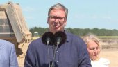 OSMEH KOJI OSIGURAVA BUDUĆNOST: Vučić obilazi radove na izgradnji deonice Bački Breg - Srpska Crnja (FOTO)