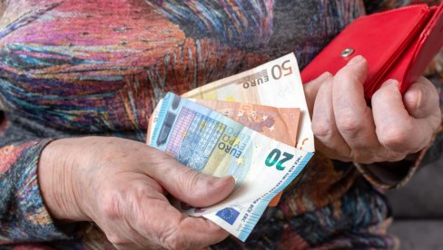 ISPLATIV POSAO: Evo čime se bave penzionerke i uzimaju dobar novac - Radi se od kuće i kreativno je!