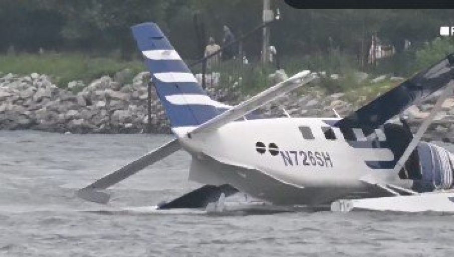 TRAGEDIJA U NjUJORKU, AVION SE SRUŠIO U REKU: Pojavili se jezivi snimci trenutaka pre udara,objavljen video iz kabine (FOTO/VIDEO)