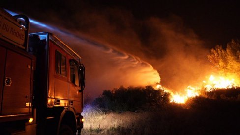 PAKLENI OBRUČ NAD ZAPADOM EVROPE: Vatrena stihija preti predgrađima Bordoa, požari besne na obodima Madrida