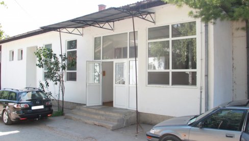 LOPOVI UPALI U ZDRAVSTVENI CENTAR U VRANJU: Ukrali batake i smrznutu ribu, pa prešli u administraciju