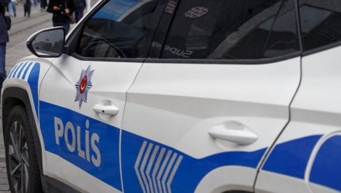 PUCNJAVA ISPRED SREDNJE ŠKOLE: Sačmaricom ranio 8 osoba, povređeni hitno prevezeni u bolnicu