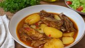 GULAŠ OD SVINJSKIH REBARA SA KROMPIROM: Sočno, mirisno i zasitno jelo