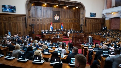 СКУПШТИНА НАСТАВИЛА РАД: Након посланичких питања следи расправа по амандманима на Предлог закона о оружју и муницији (ВИДЕО)
