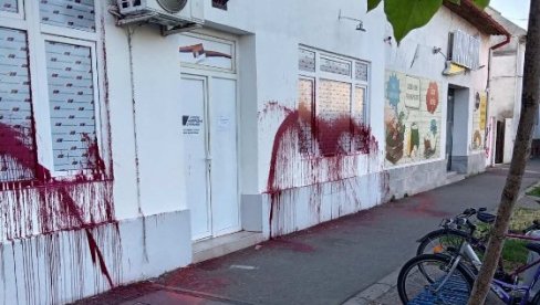 DEMOLIRANE PROSTORIJE SNS U DOBANOVCIMA: Treći vandalski napad u poslednjih mesec dana (VIDEO)