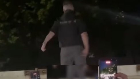 NEĆE DA SE BORI PROTIV RUSIJE: Ekipa došla  da regrutuje mladića, masa ih napala i prevrnula im auto (VIDEO)