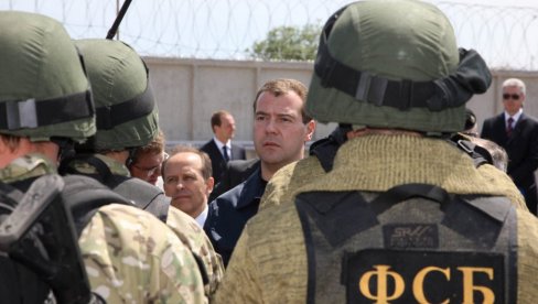 СПЕКТАКУЛАРНА АКЦИЈА ФСБ: Осујећен напад са 13 дронова на војни аеродром у Ростову!