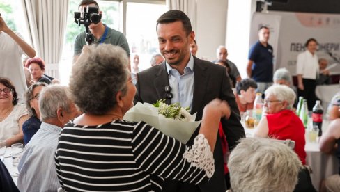 VRŠAČKI PENZIONERI ODLIČNO ISKORISTILI VREME ZA TRIBINU Ognjenović: Uvek mi je zadovoljstvo da dođem u južni Banat