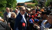 OVO ZNAČI ŽIVOT ZA OVO SELO I LJUDE: Vučić obilazi završne radove na deonici između Gornjih i Donjih Sinkovaca (VIDEO)
