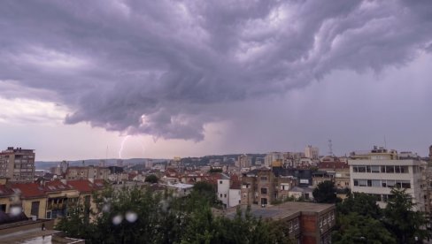 РХМЗ СЕ ХИТНО ОГЛАСИО: Грмљавинске непогоде стижу у Србију, дуваће олујни ветар, а могао би пасти и град