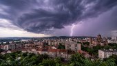 СРБИЈА НА УДАРУ ПЉУСКОВА СА ГРМЉАВИНОМ Хитно се огласио РХМЗ: Ови делови земље најугроженији