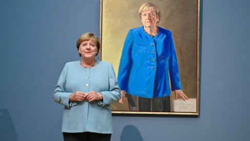 ZBOG OVOG PORTRETA SVI HRLE U MUZEJ: Nova slika Angele Merkel izazvala pravu pomamu u Berlinu (FOTO)