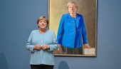 ZBOG OVOG PORTRETA SVI HRLE U MUZEJ: Nova slika Angele Merkel izazvala pravu pomamu u Berlinu (FOTO)