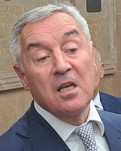 PRIHVATIO HOTEL I AVIONSKE KARTE ZA DUBAI Đukanović prekršio zakon kao premijer, utvrdila Agencija za sprečavanje korupcije