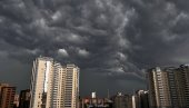 ПОПЛАВА НА УЛИЦАМА, ЦИКЛОН ЧУПАО ДРВЕЋЕ: Погледајте последице невремена у Санкт Петербургу