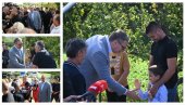 OBRADOVAĆEMO SVE PUNOLETNE GRAĐANE Vučić posetio porodicuTodorović i saopštio lepe vesti - To je pokazatelj kako se država domaćinski odnosi