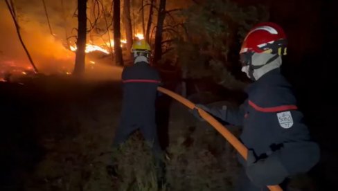 POŽAR OPUSTOŠIO 800 HEKTARA ŠUME, UGROŽENO 1.000 LJUDI: Dramatični snimci vatrene buktinje nedaleko od Pariza (VIDEO)