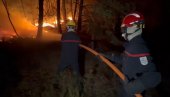 ПОЖАР ОПУСТОШИО 800 ХЕКТАРА ШУМЕ, УГРОЖЕНО 1.000 ЉУДИ: Драматични снимци ватрене буктиње недалеко од Париза (ВИДЕО)