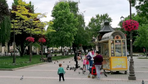 PETICIJOM PROTIV SKUTERA: Električna vozila ugrožavaju bezbednost pešaka na trgovima u Vršcu