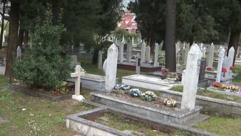 (UZNEMIRUJUĆE) HAOS U BiH: Zbog svinjske glave prekinuto obeležavanje godišnjice muslimanske brigade (FOTO)