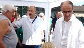 МАЦУТ ОБИШАО МОБИЛНУ АМБУЛАНТУ У ВЕЛИКОМ СЕЛУ У БЕОГРАДУ: Премијер са министром Лончаром прегледао пацијенте (ВИДЕО)