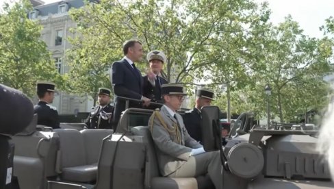 KREĆE SPEKTAKL, POČELA VOJNA PARADA POVODOM DANA PADA BASTILJE! Sinoć održan vatromet, na današnjoj proslavi i predsednik Srbije