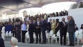 ВУЧИЋ НА ВОЈНОЈ ПАРАДИ У ПАРИЗУ: Брижит га срдачно дочекала, у току свечани дефиле под смотром Макрона (ВИДЕО)