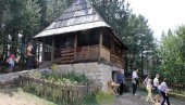 OVDE SE JOŠ SPAVA U BRVNARAMA: Sela u Srbiji u kojima možete da doživite odmor kao nekada