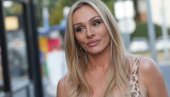 Kakva žena! Anabela u kupaćem - pokazala savršenu liniju u šestoj deceniji (Foto)