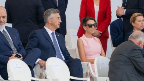 ДА НИЈЕ СМЕШНО, БИЛО БИ ТУЖНО: Пленковића питали зашто је Вучић седео испред њега на паради, хрватски премијер сада има ново оправдање