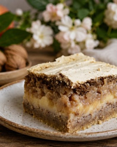 MILOPITA: Kremasti kolač od jabuka i oraha