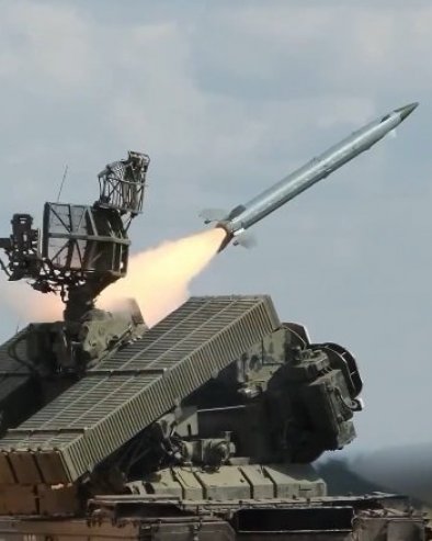 RUSI ŽESTOKO UDARILI PO VOJNOJ INFRASTRUKTURI UKRAJINE: Pogođeni pogoni za rakete Flamingo, skladišta dronova i most u Kijevu